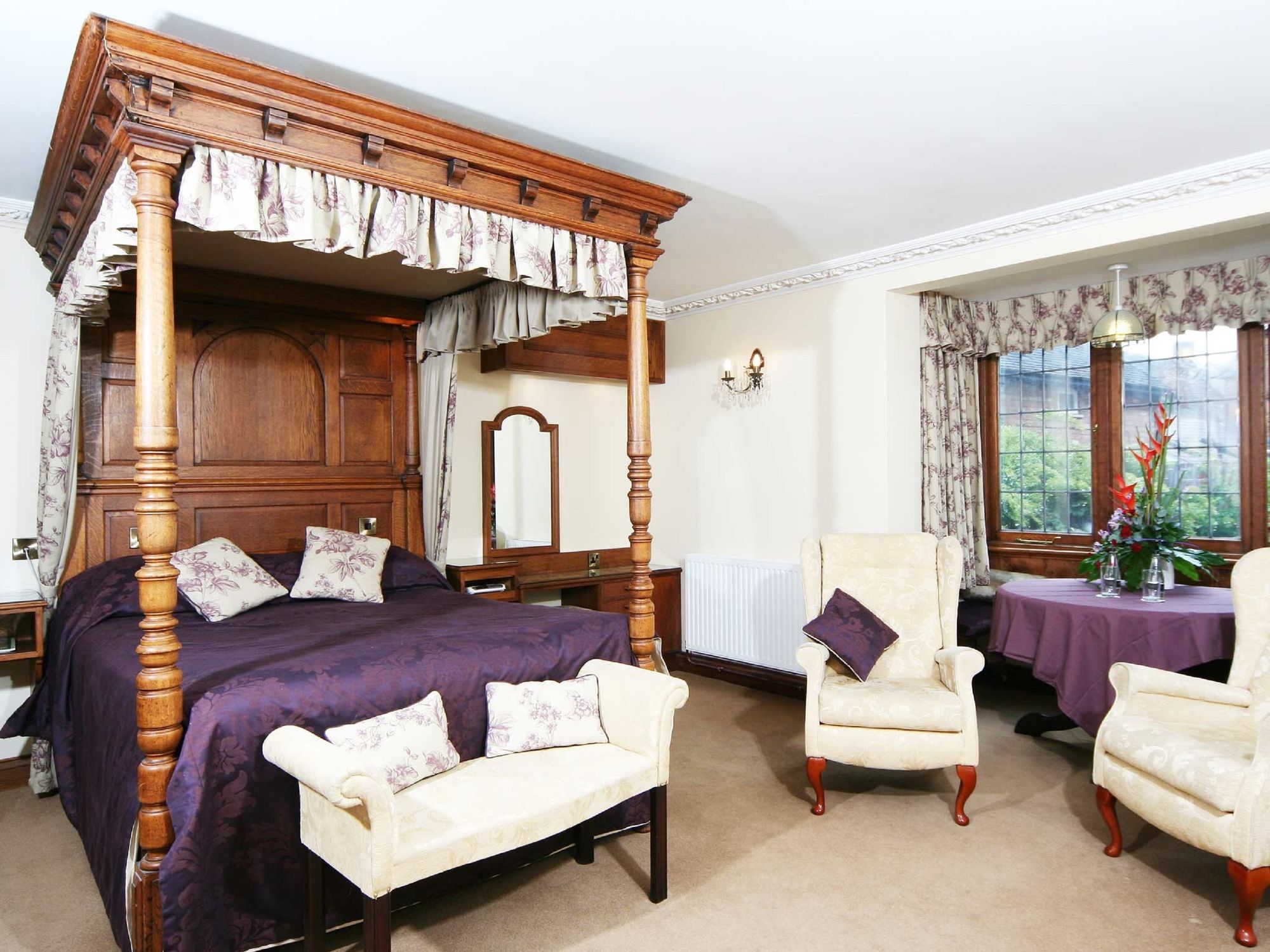 Фото The Feathers Hotel