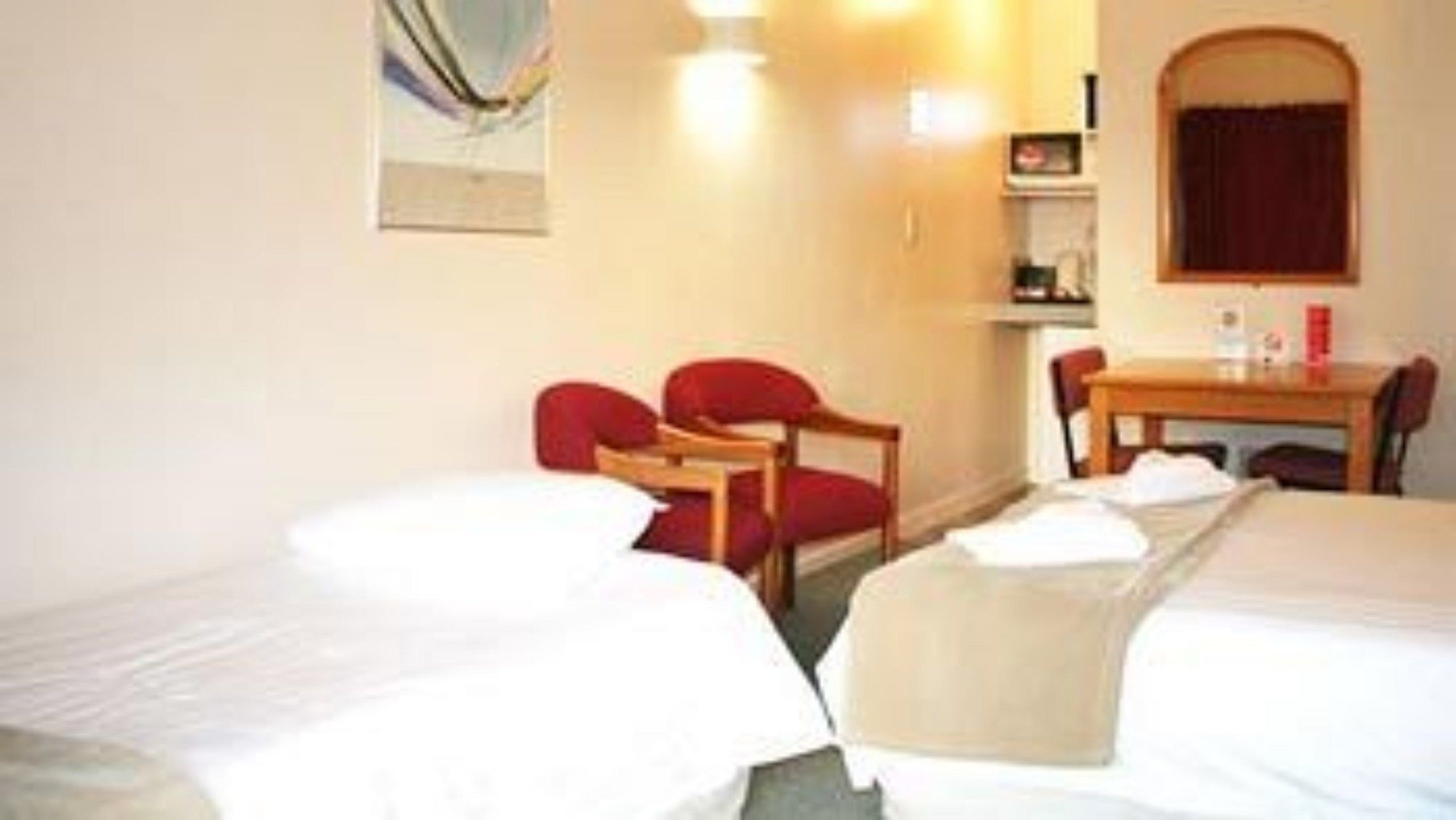 Фото Rayland Epsom Motel