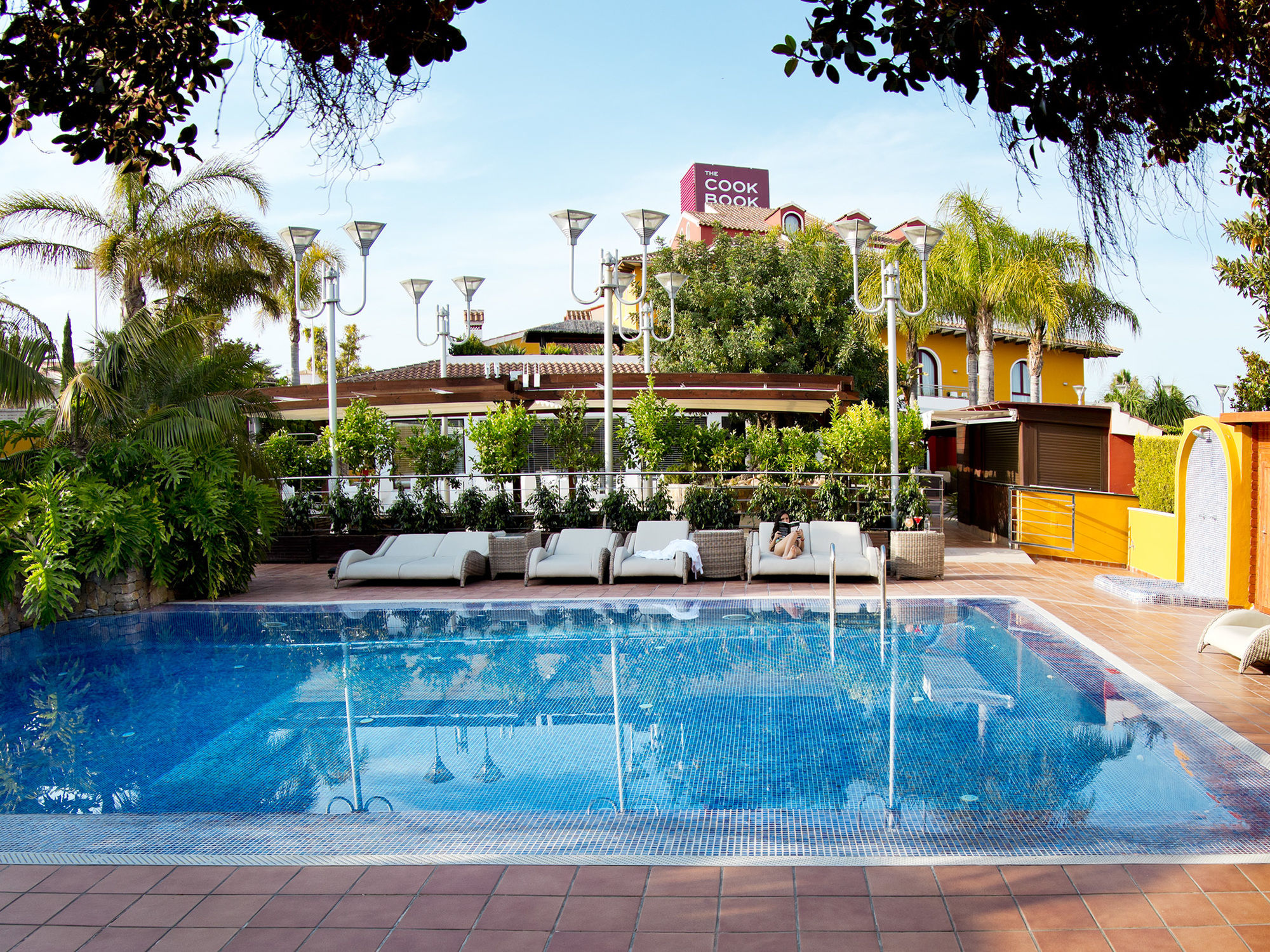 Фото отеля 2