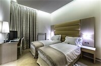 Фото Augustana House