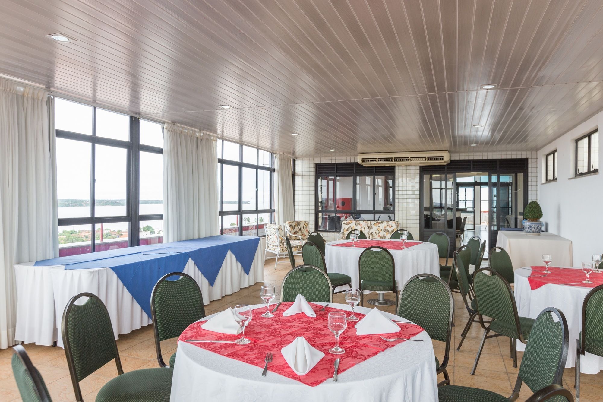 Фото Abbeville Hotel