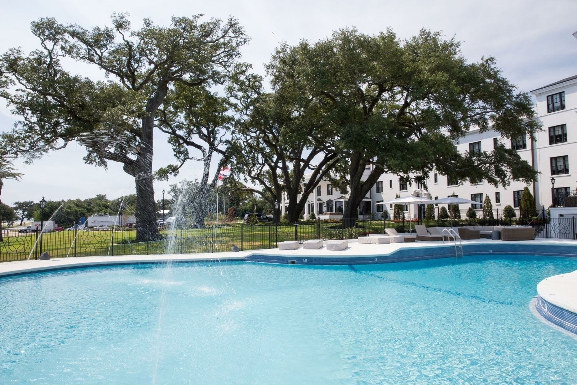 Фото White House Hotel