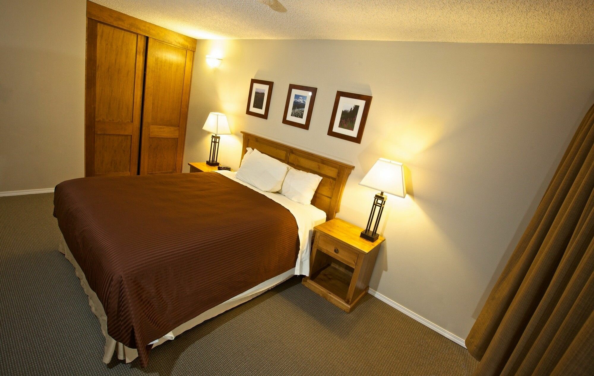 Фото Tantalus Resort Lodge