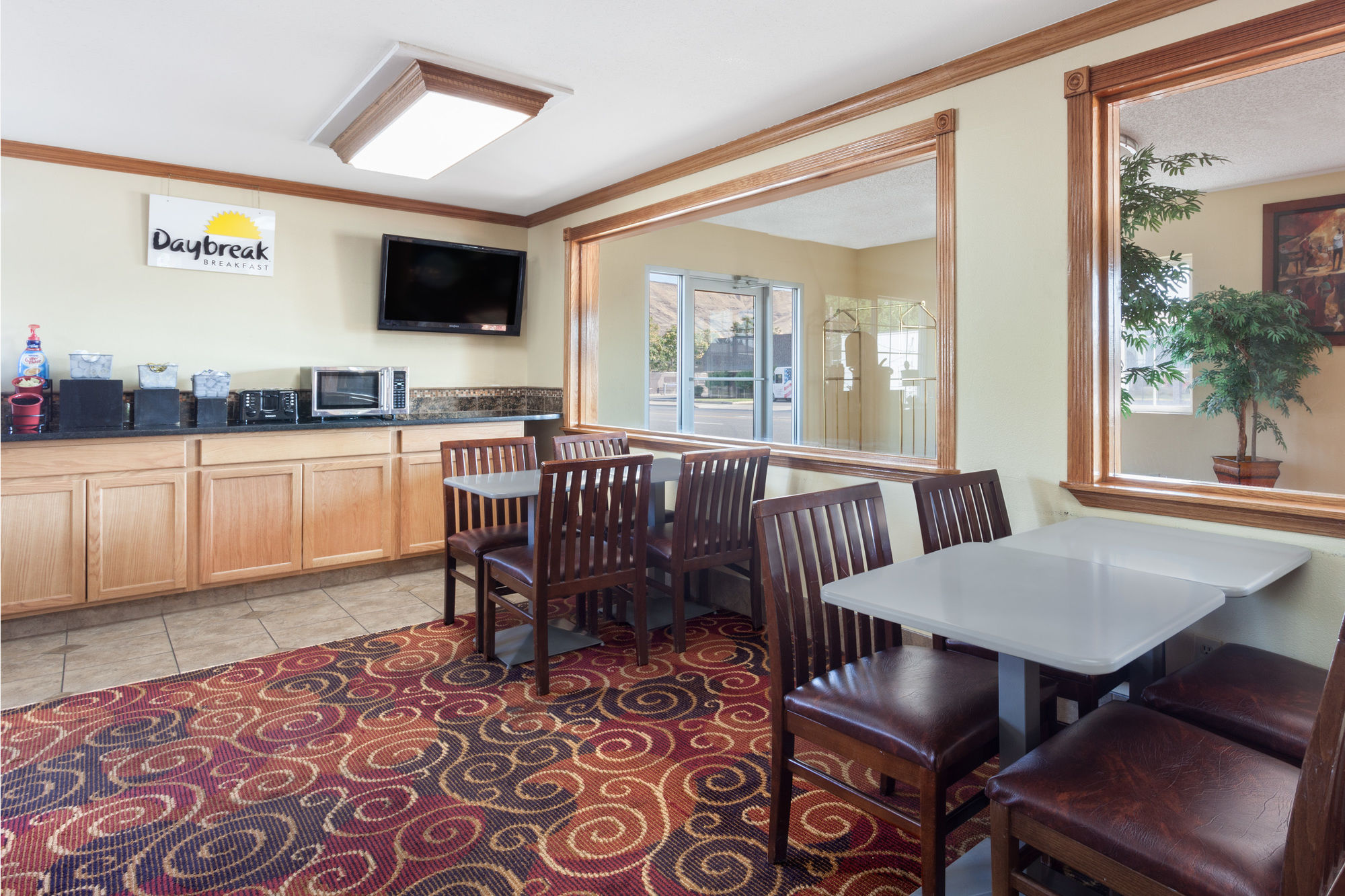 Фото Days Inn by Wyndham Yakima