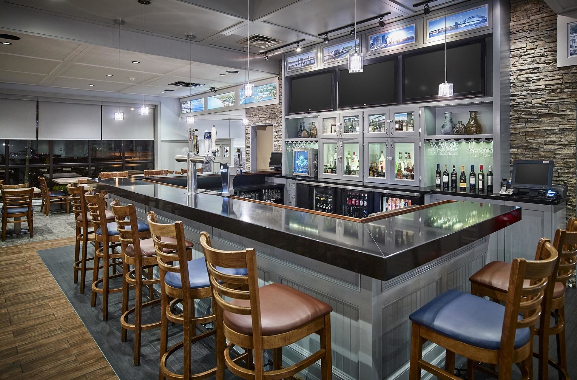 Фото Best Western Plus Guildwood Inn