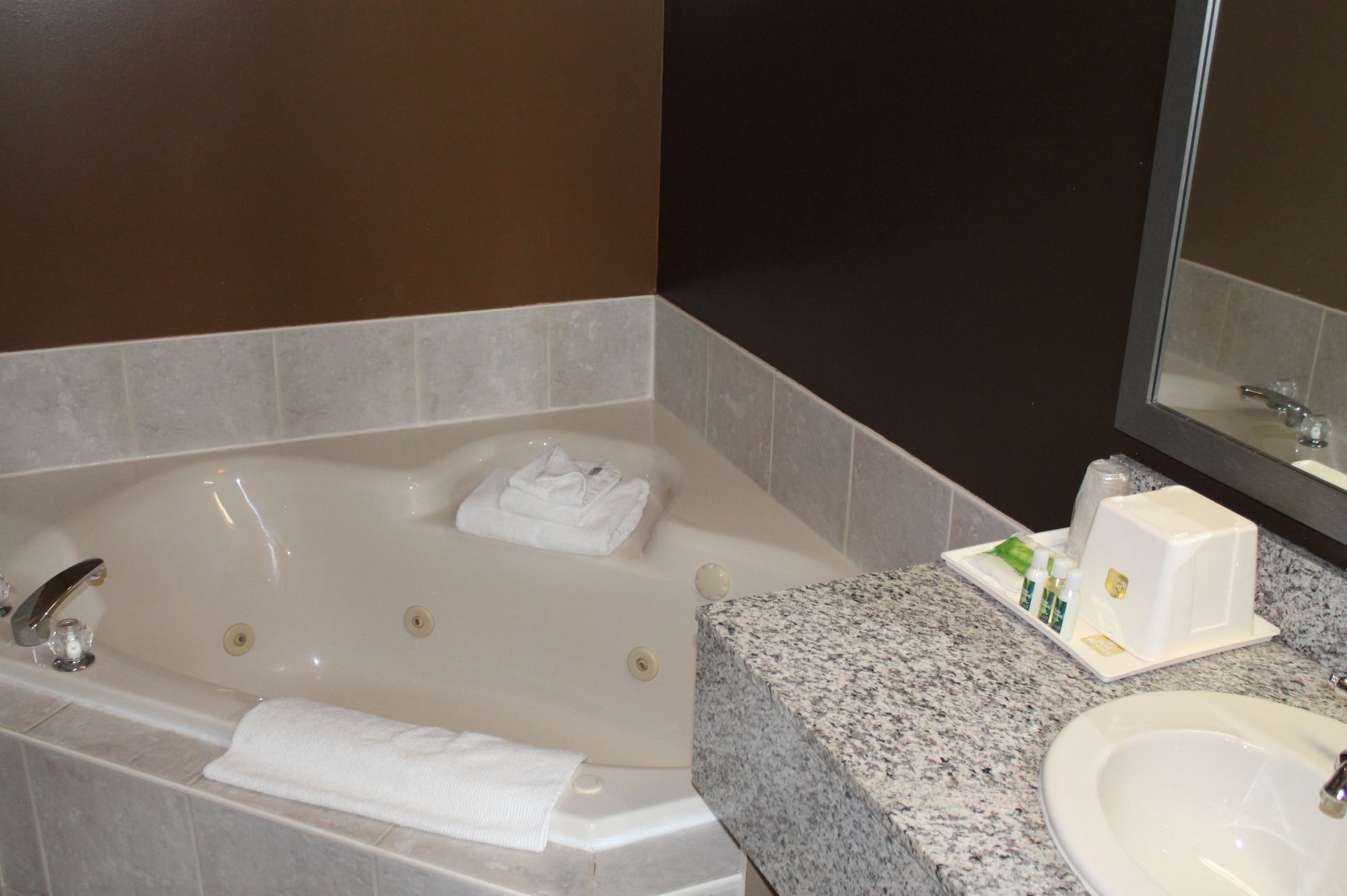 Фото Best Western Strathmore Inn