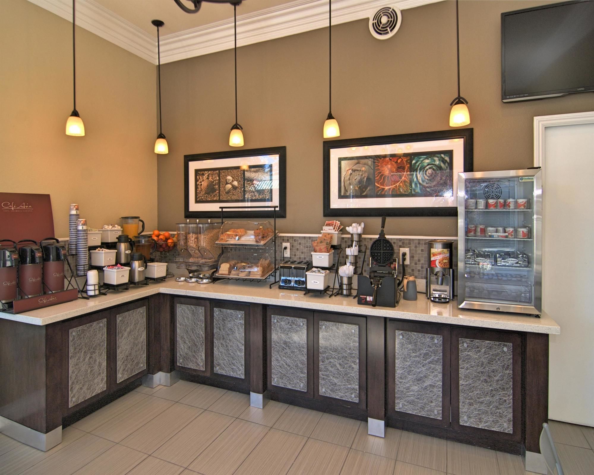 Фото Best Western Carmel's Town House Lodge