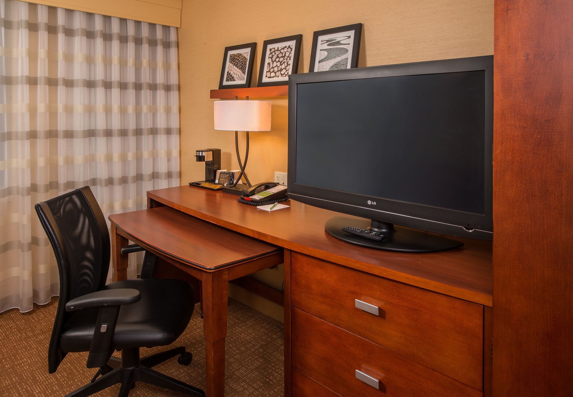 Фото Courtyard by Marriott Newark-University of Delaware