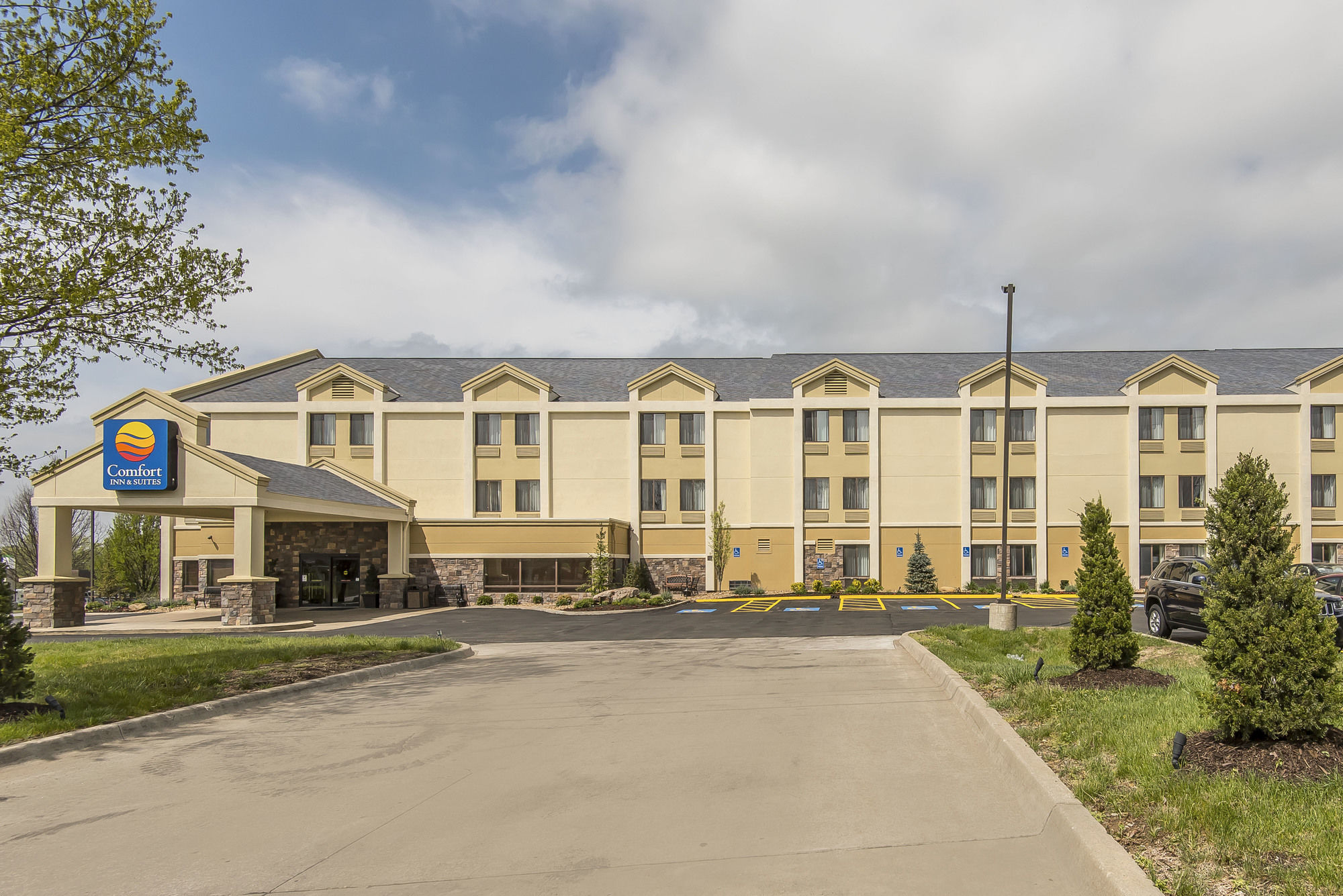 Фото Comfort Inn & Suites Kansas City - Northeast