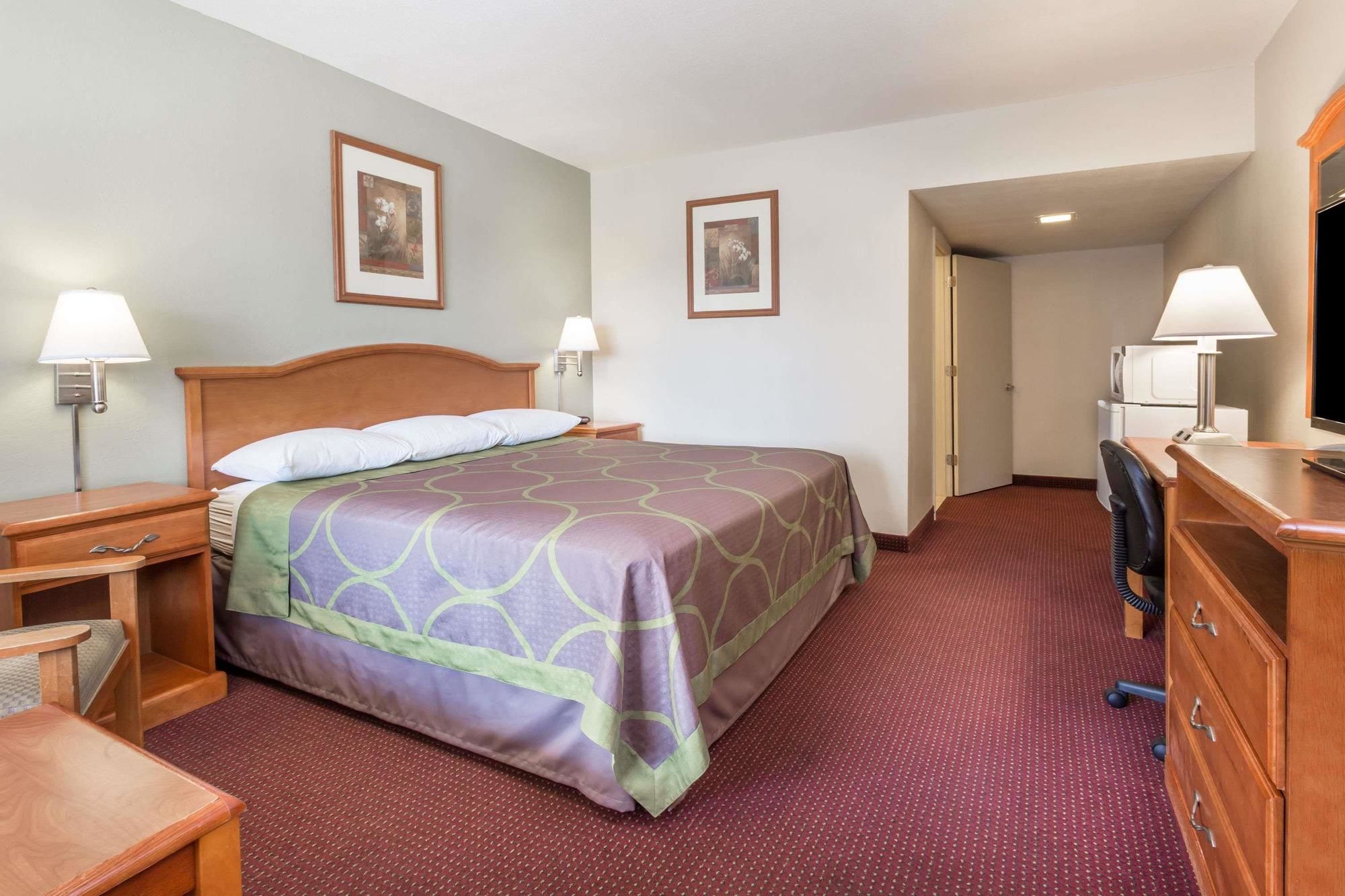 Фото Super 8 by Wyndham Tempe/ASU/Airport