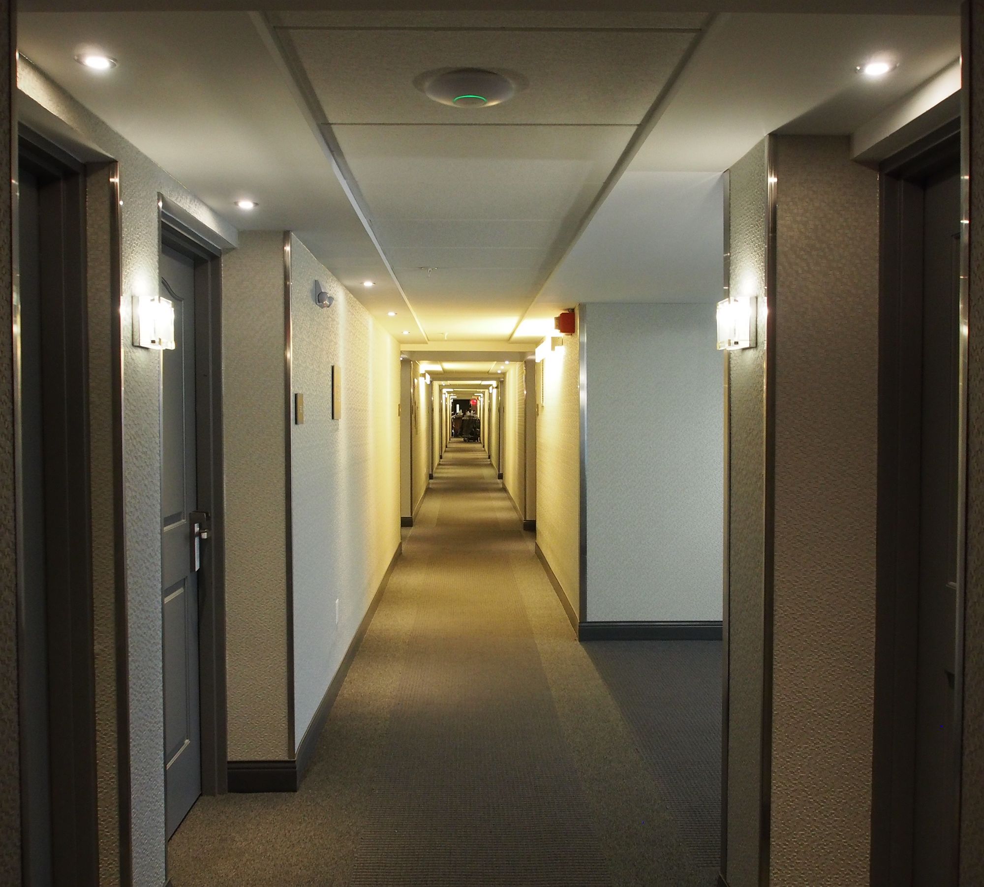 Фото Metro Points Hotel