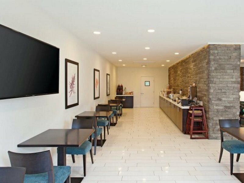 Фото Courtyard by Marriott Santa Barbara Downtown