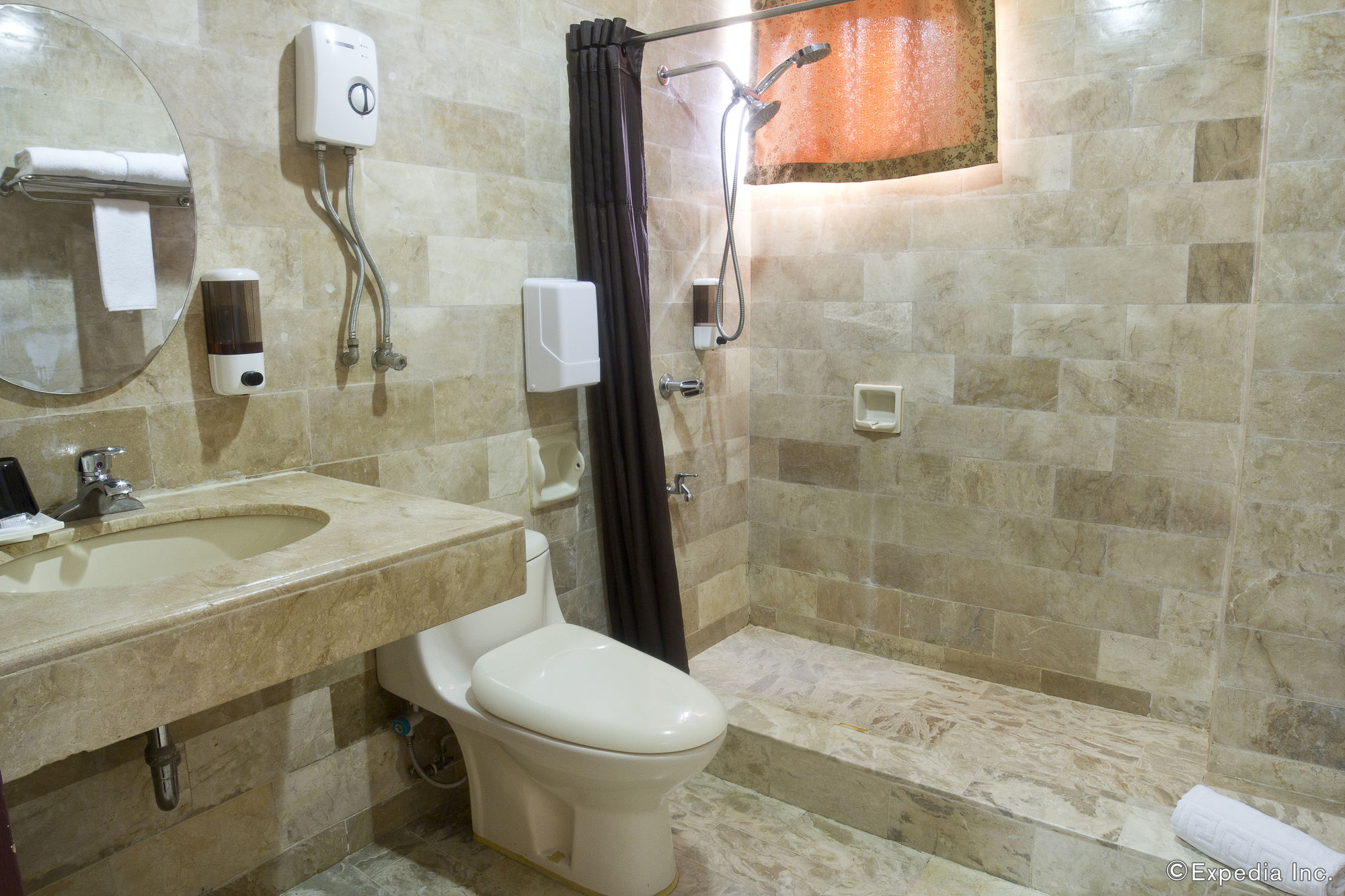 Фото White Knight Hotel Intramuros