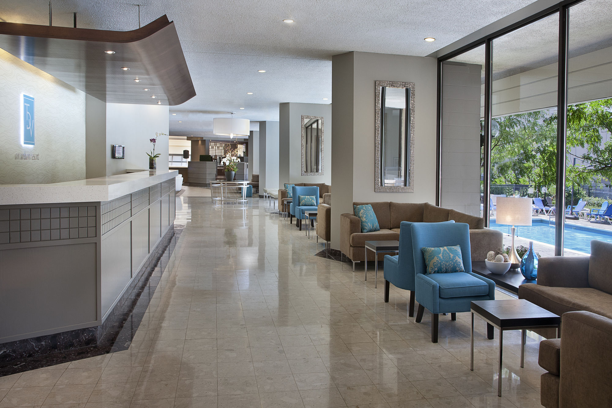 Фото Toronto Don Valley Hotel and Suites