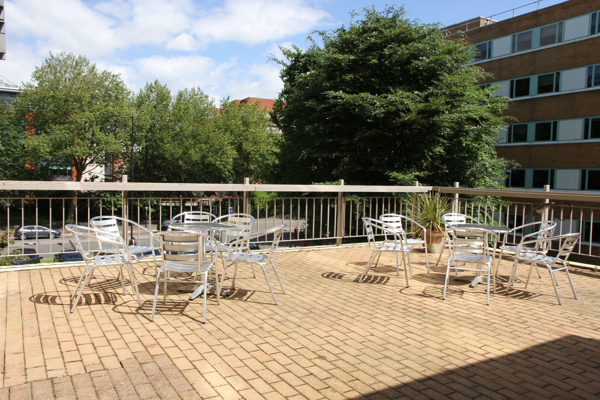 Фото DoubleTree by Hilton Bristol City Centre