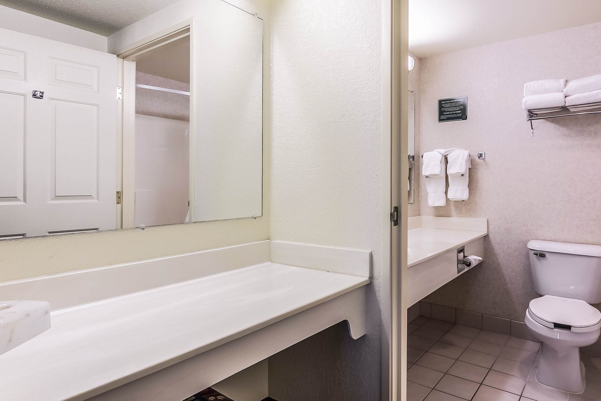 Фото Clarion Suites at the Alliant Energy Center