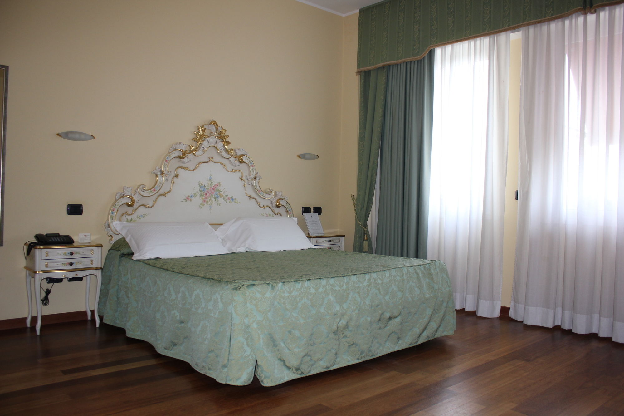 Фото The Regent Boutique Hotel & SPA