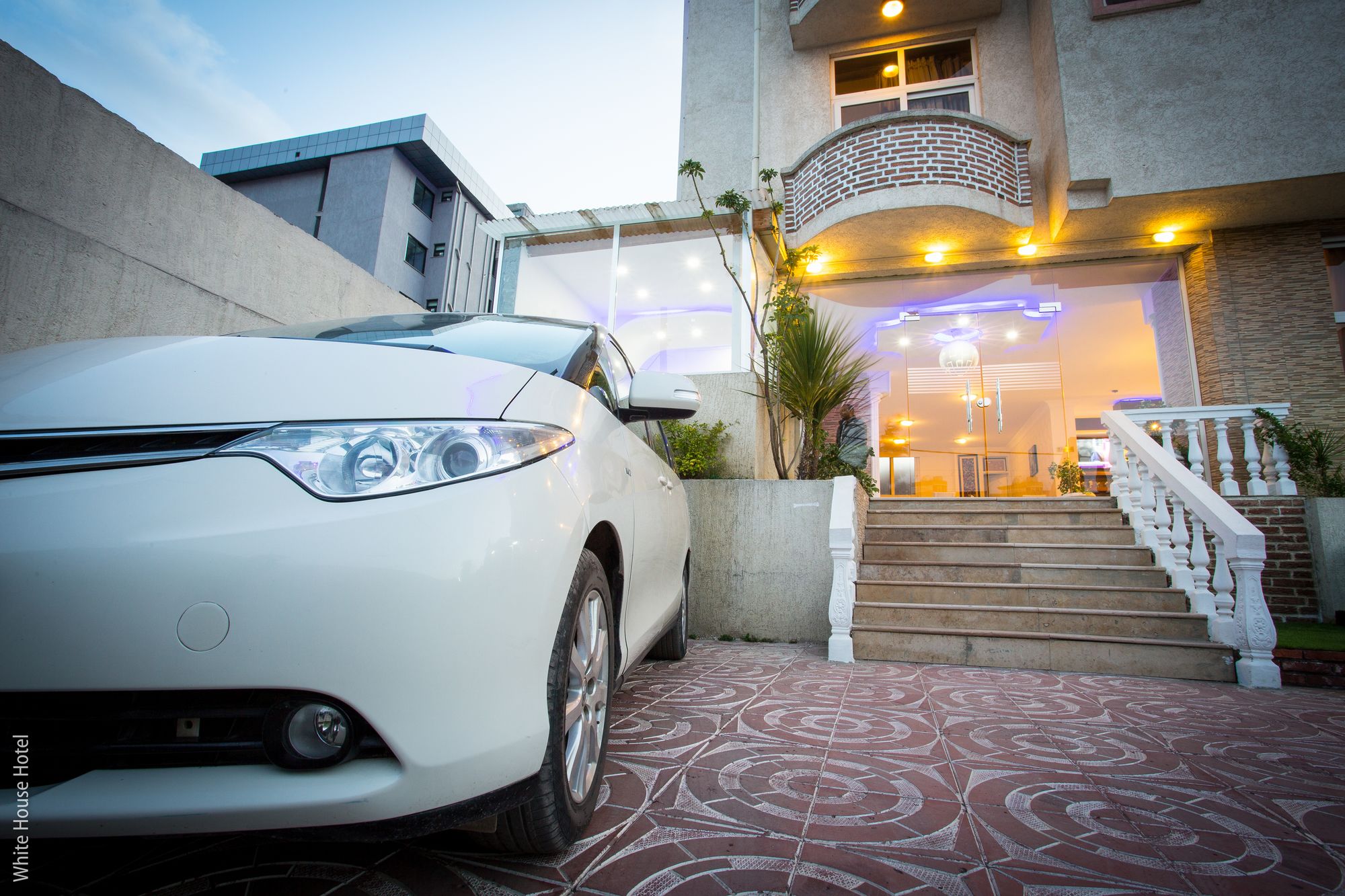 Фото White House Addis Hotel