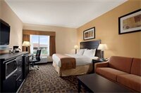 Фото Days Inn & Suites by Wyndham Winnipeg Airport Manitoba