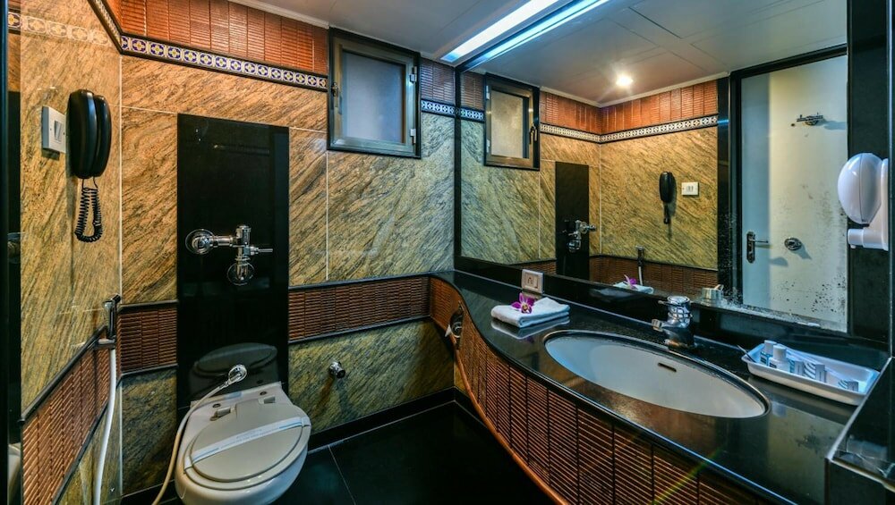 Фото The International by Tunga