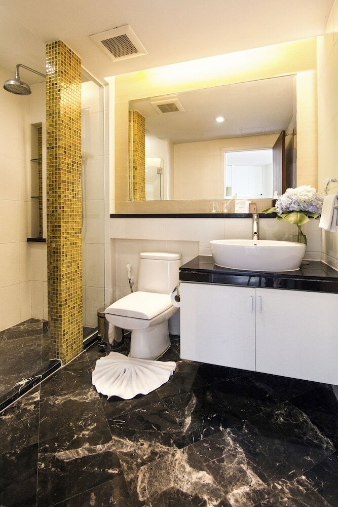 Фото Urbana Langsuan Hotel