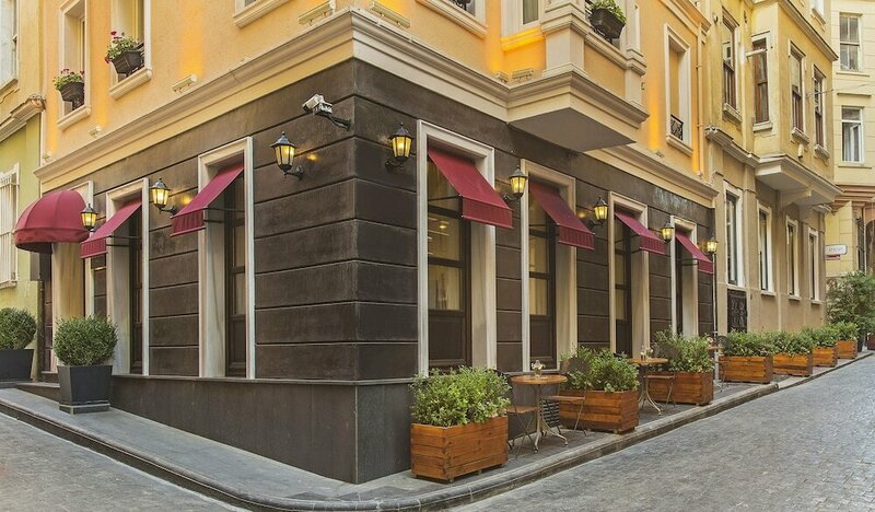 Гостиница Meroddi Pera Flats в Бейоглу