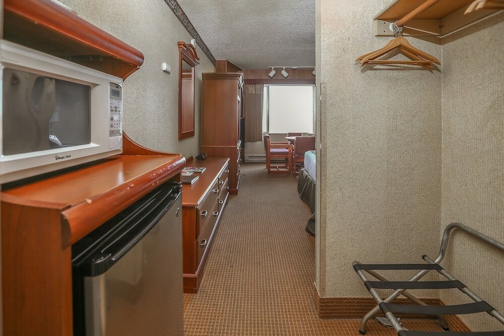 Фото Ebb Tide Oceanfront Inn