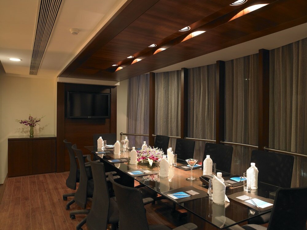 Фото BluPetal - A Business Hotel