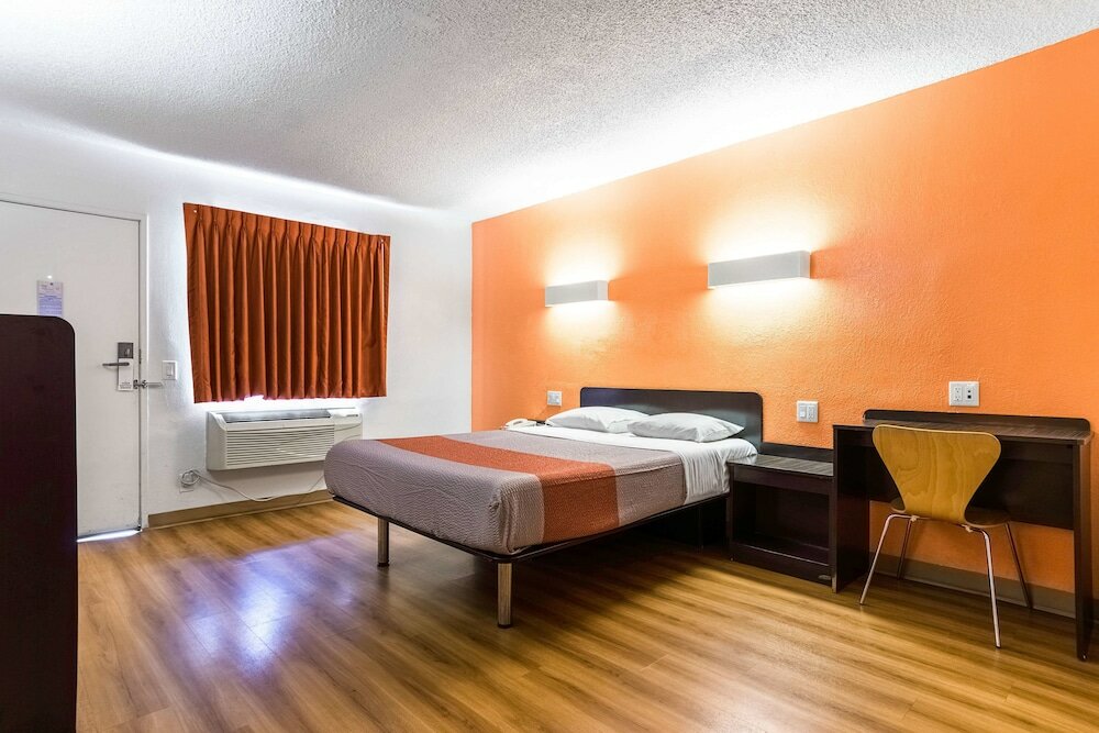 Фото Motel 6 Long Beach, Ca - International City