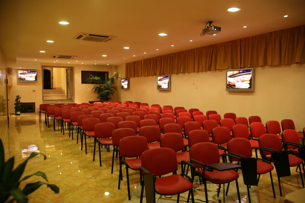 Фото Ranch Palace Hotel