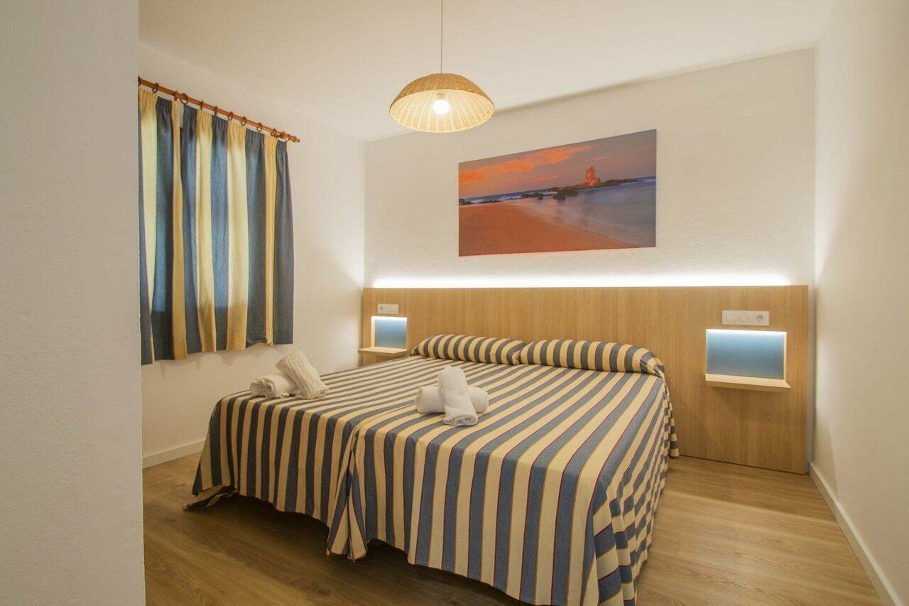Фото Apartamentos Sol Y Mar Menorca