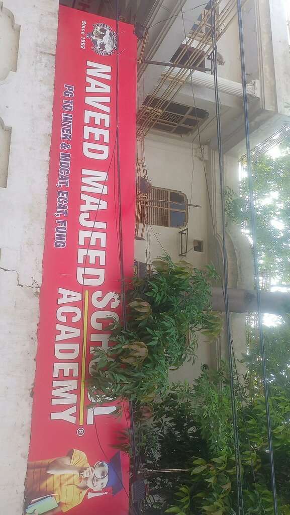 Further education Naveed Majeed, Lahore, photo