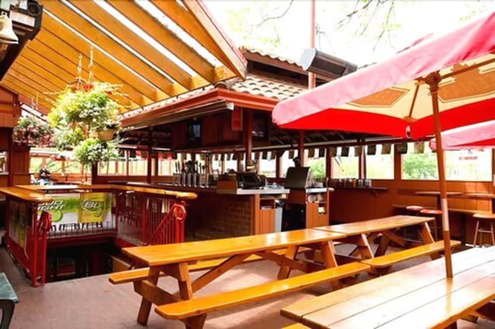 Фото Madison Manor Boutique Hotel