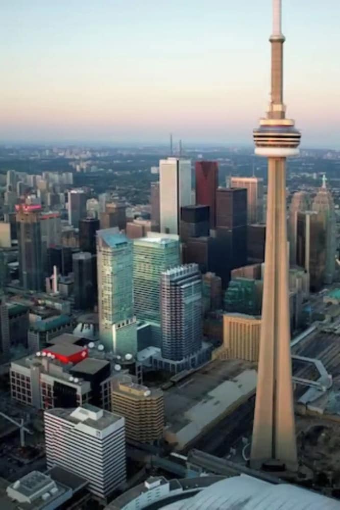 Фото Waterfront Yonge Apartments