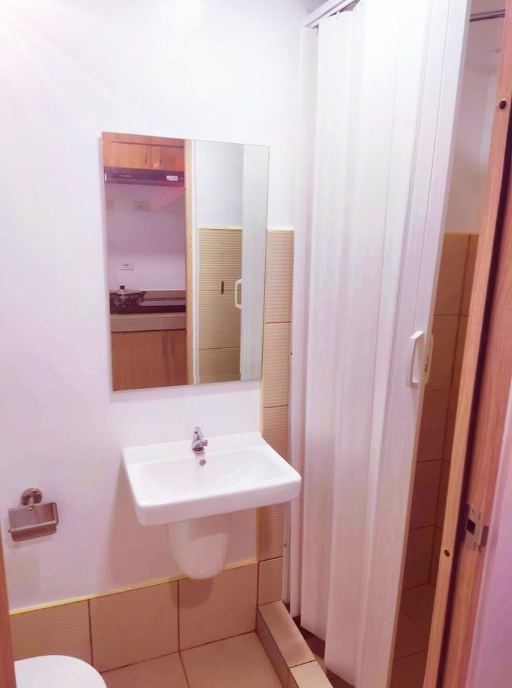 Фото Acellyne's Suites at Green 2 Residences