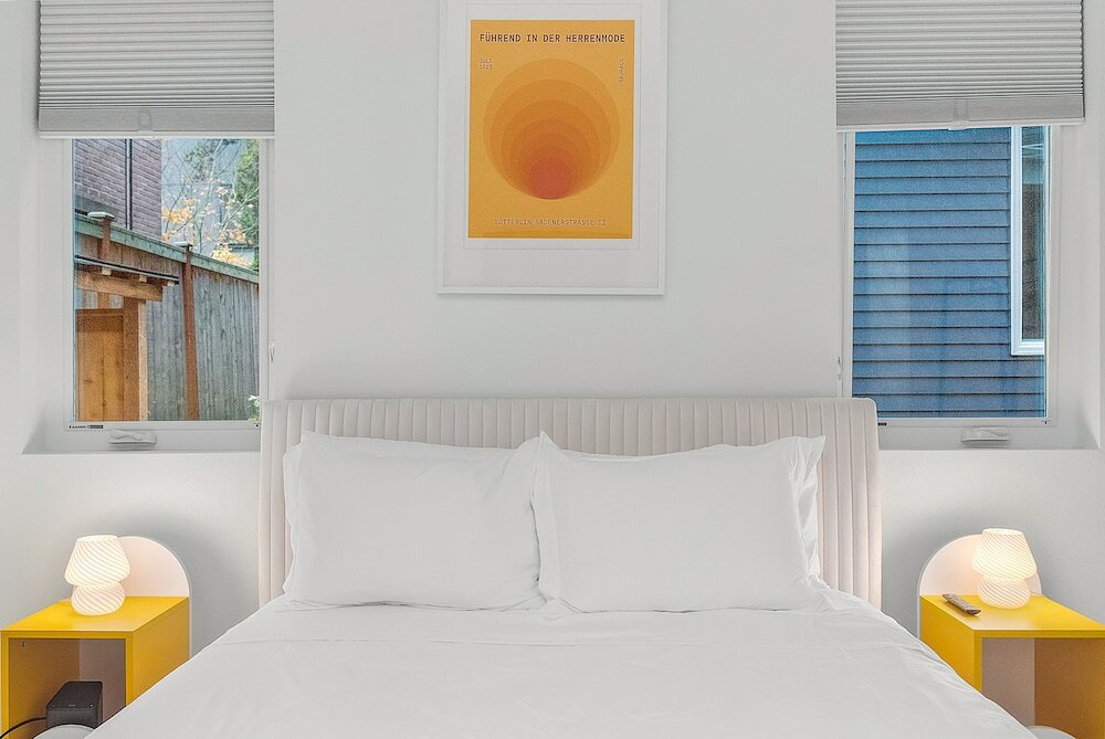 Фото Jon's Wolf Den