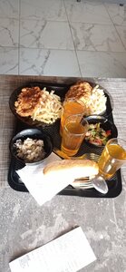 Eat and eat (Kuvandyk, Michurina Street, 1В) ، مقهى
