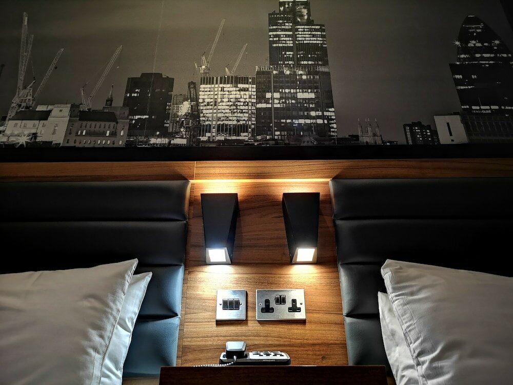 Фото London Court Hotel