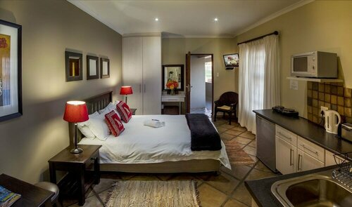 Гостиница Lalapanzi Guest Lodge в Порт-Элизабет