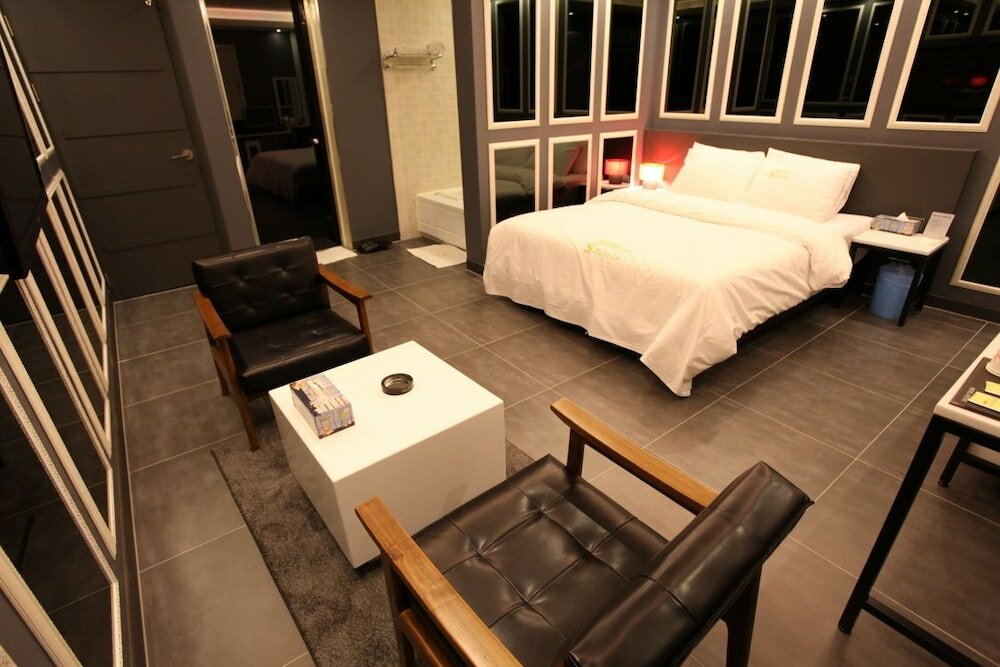 Фото S-Petite Hotel