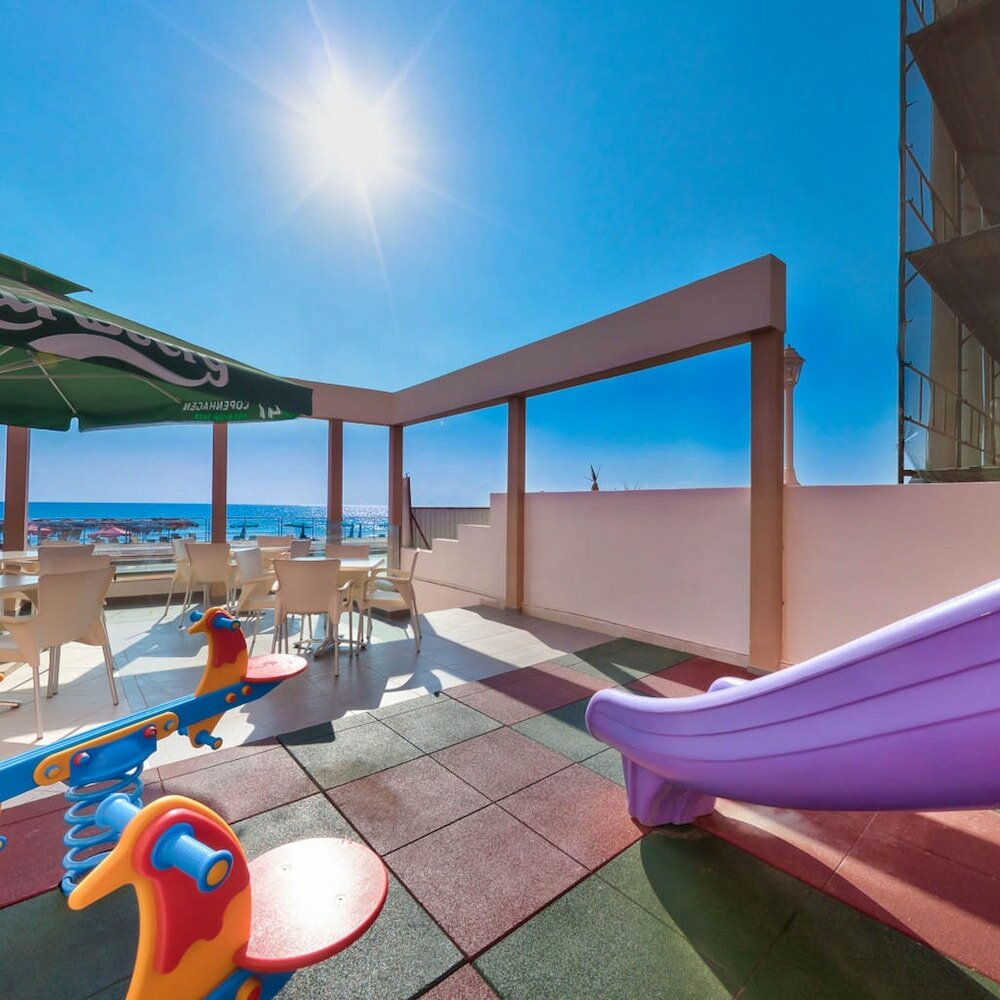 Фото Flamingo Beach Hotel