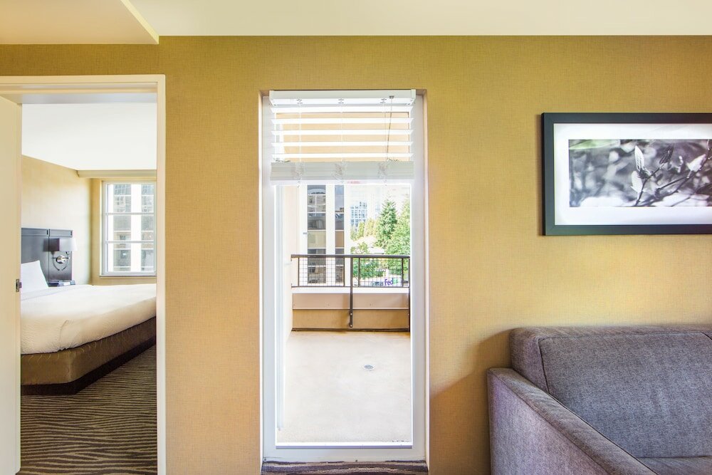 Фото Courtyard by Marriott Seattle Bellevue/Downtown