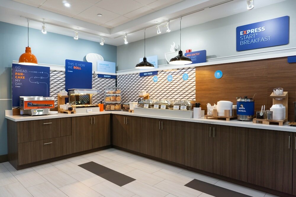 Фото Holiday Inn Express & Suites Los Angeles Downtown West