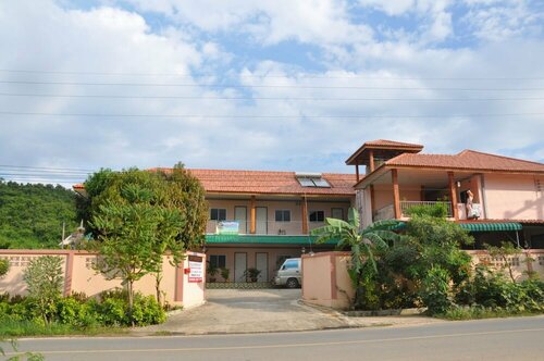 Гостиница Wattana Hill Resort в Саттахипе