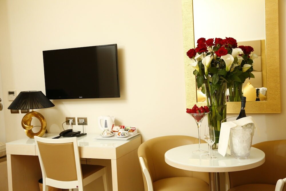 Фото Augustana House