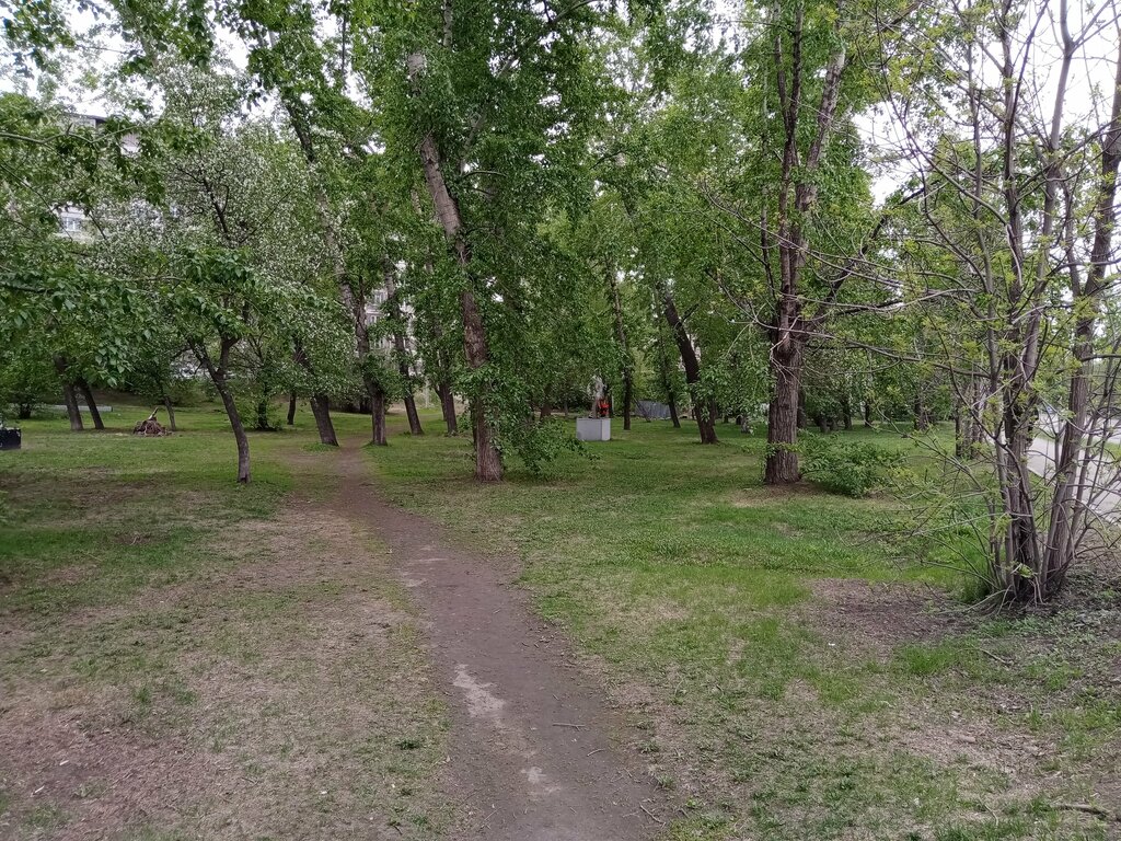 Park сквер при обелиске на месте расстрела подпольной организации Петра Мерлина, Biysk, photo