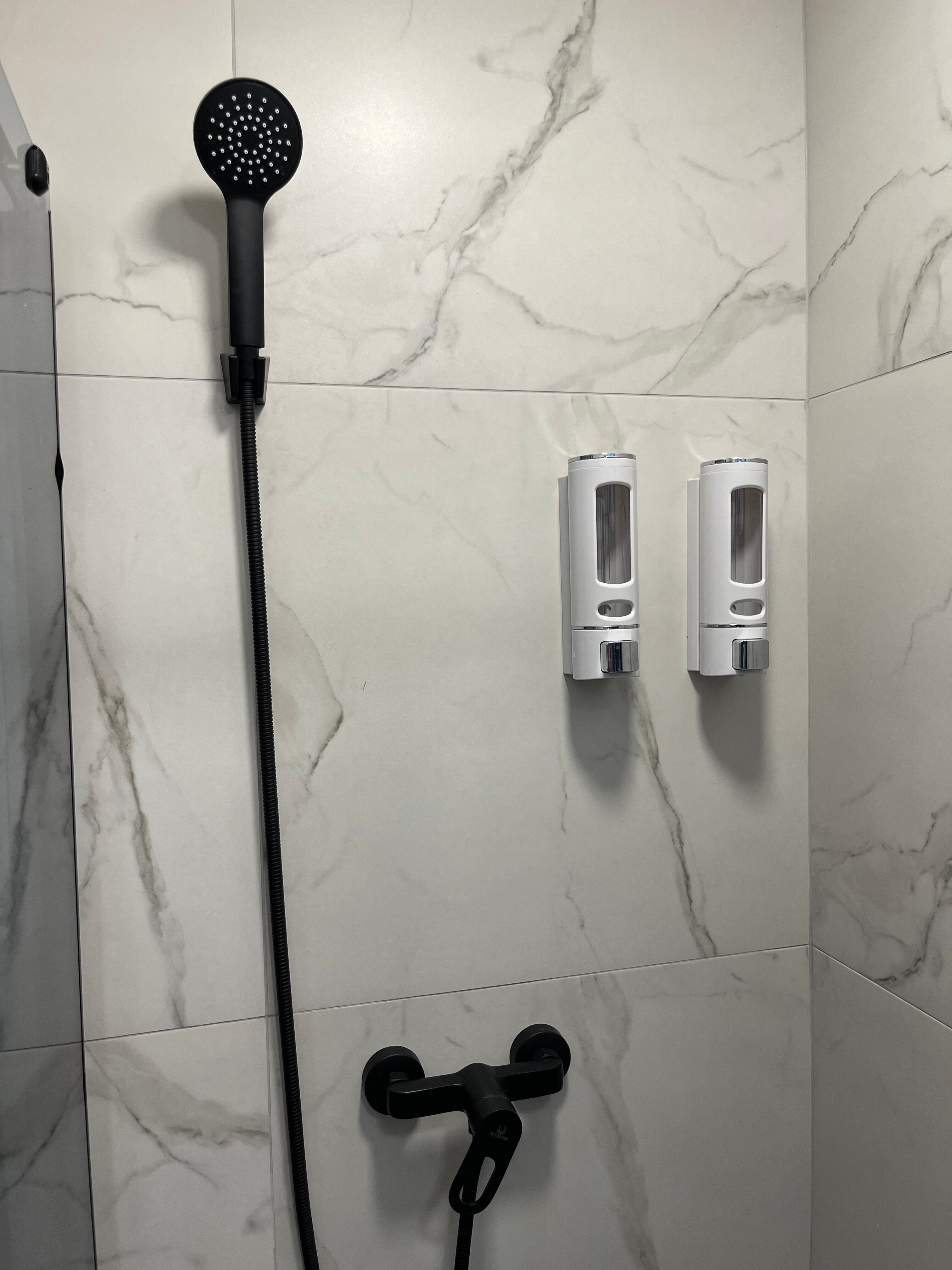 Фото White glamp