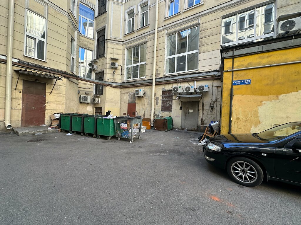 Waste sorting Пункт приема пластика, металла, Saint Petersburg, photo