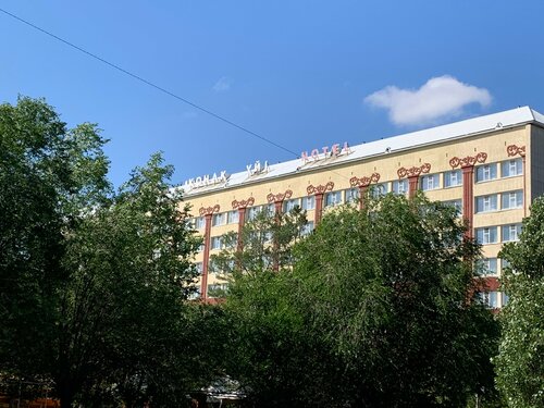 Олар әйелді кезектесіп алады