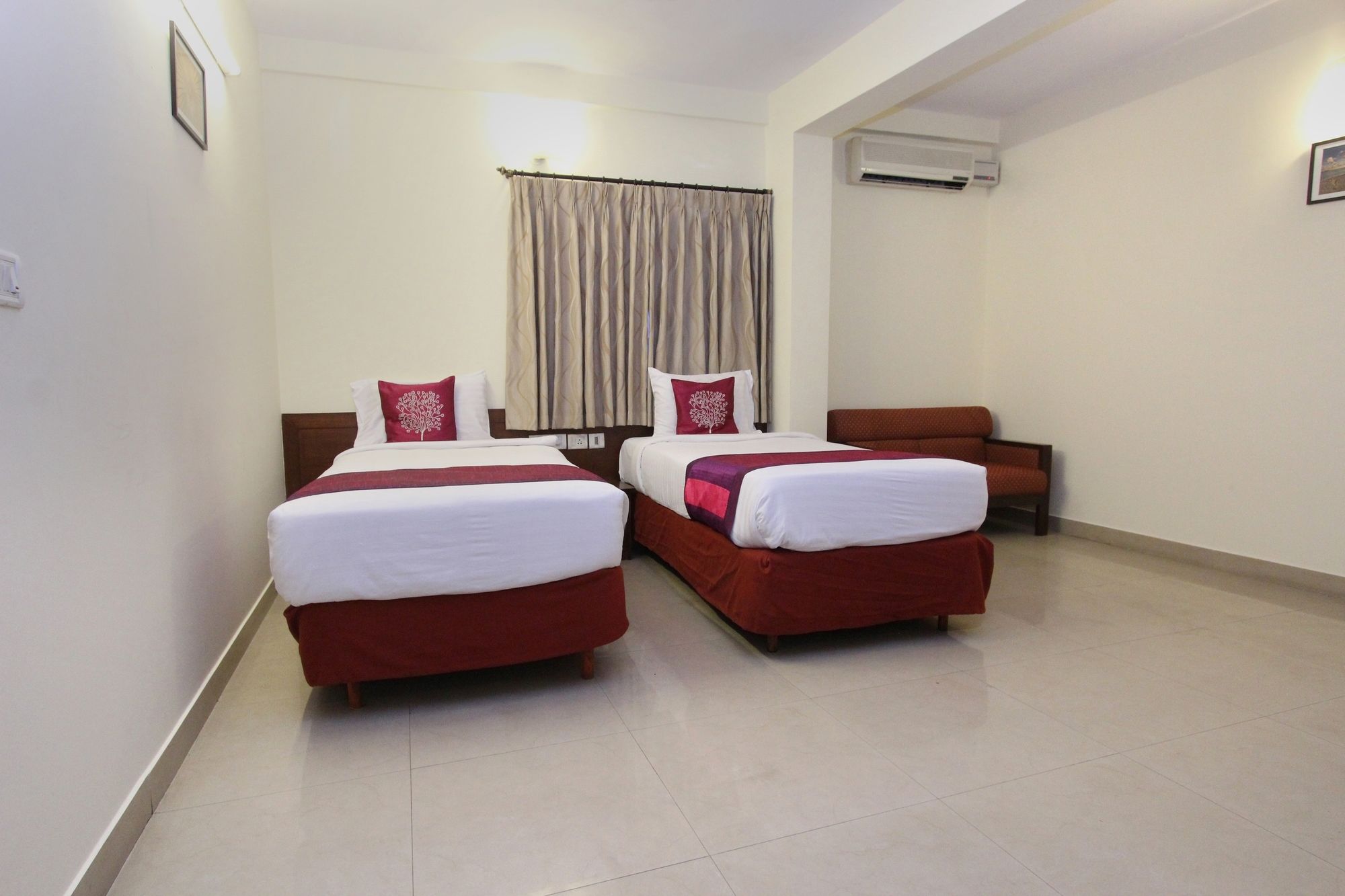 Фото Oyo 8501 Abhimaani Comforts